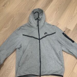 Nike tech , Xl good condition , don’t wear anymore